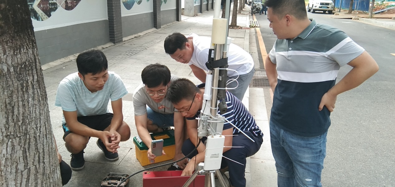 为客户现场演示智能驾驶测试控制系统功能